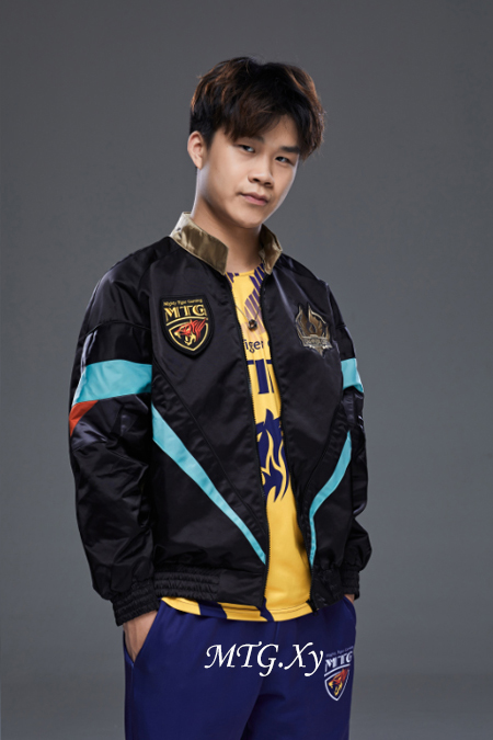 开云下载-FNC力克PSG，Keria开启传奇时刻峡谷大战成都决赛之夜，技惊四座