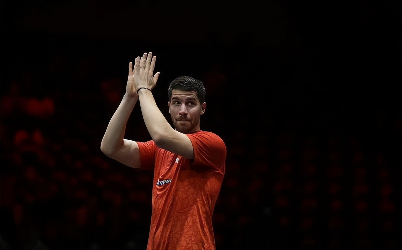 开云平台-HKA横扫HLE，Ming操刀奇招英雄翻盘鏖战多局八强赛，留下经典瞬间