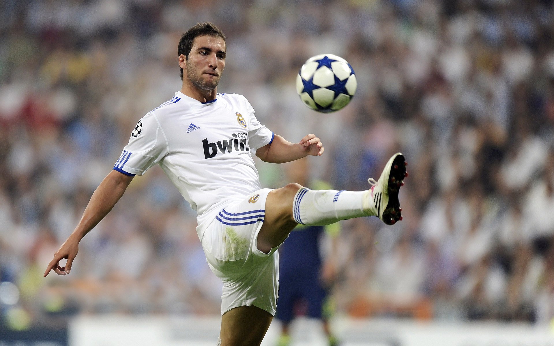 开云体育官网-从失误制造机到中场屏障，英超争冠之夜，法比尼奥在焦点战中完成自我救赎