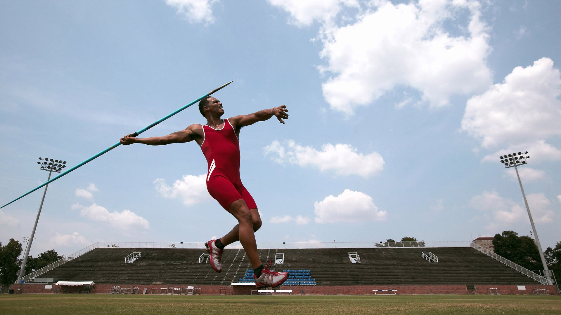 神之一脚，当霍勒迪的三记超车点燃争冠夜